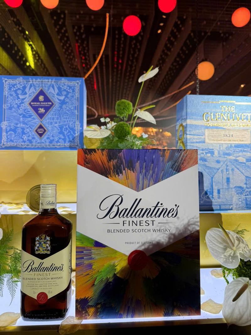Rượu Ballantine's Finest hộp quà tết 2026