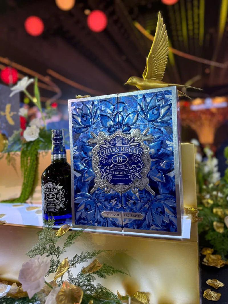 Rượu Chivas 18 Blue Signature hộp quà tết 2026