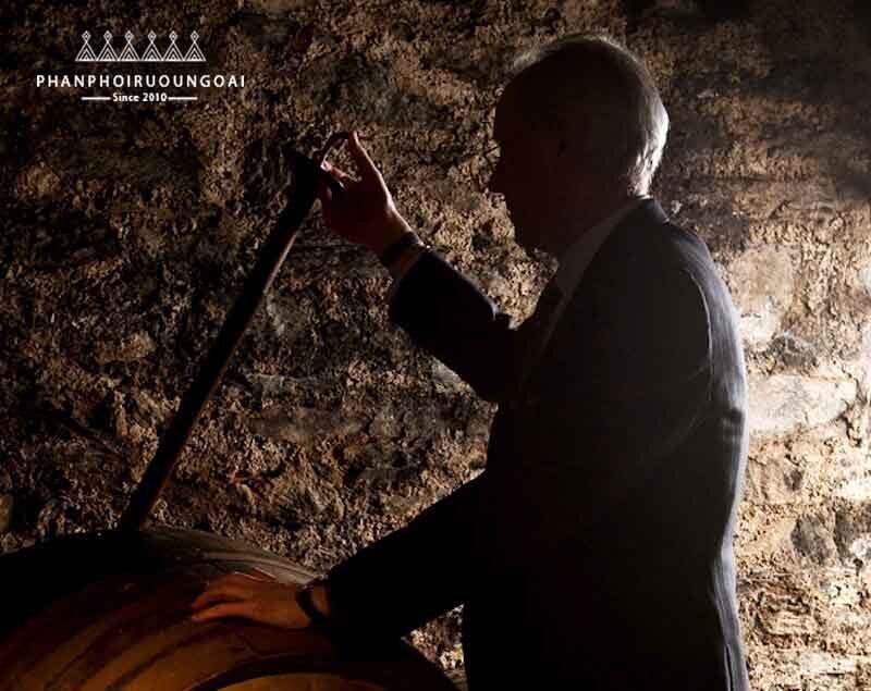 bậc thầy hầm rượu Chivas Regal